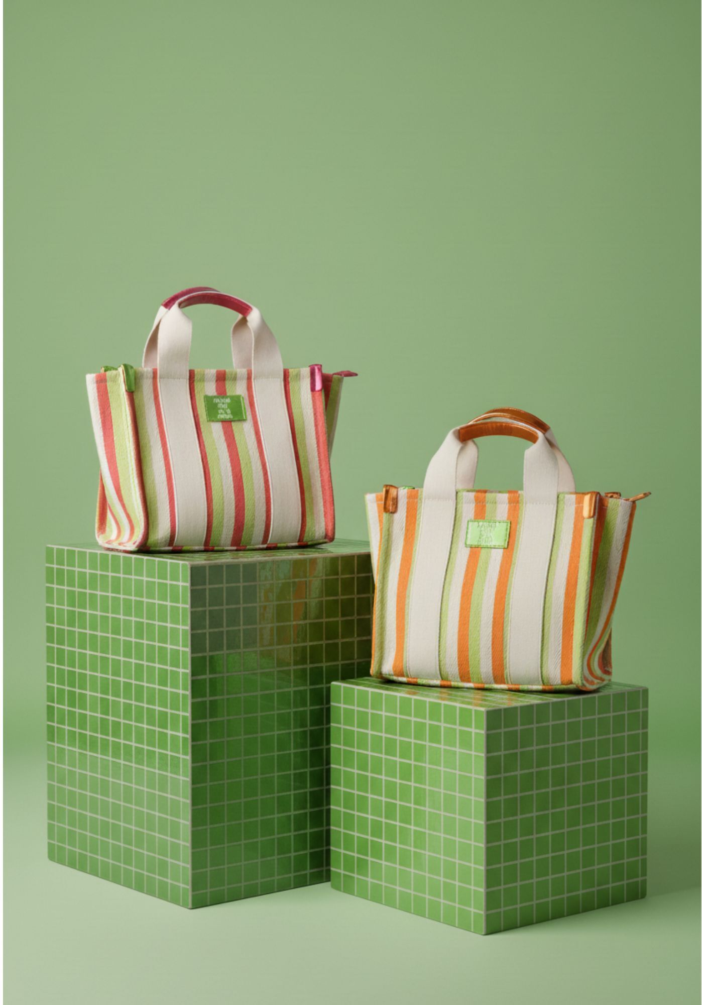 Bolso Tote Agatha Ruiz de la Prada en Lona con Líneas Vibrantes